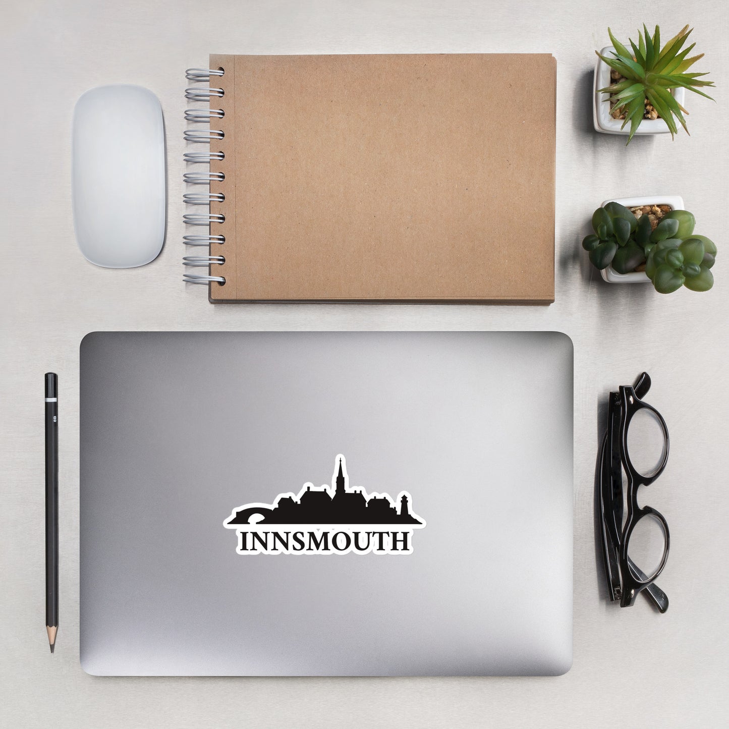 Innsmouth Silhouette – Der Schatten über der Küste Blasenfreie Aufkleber