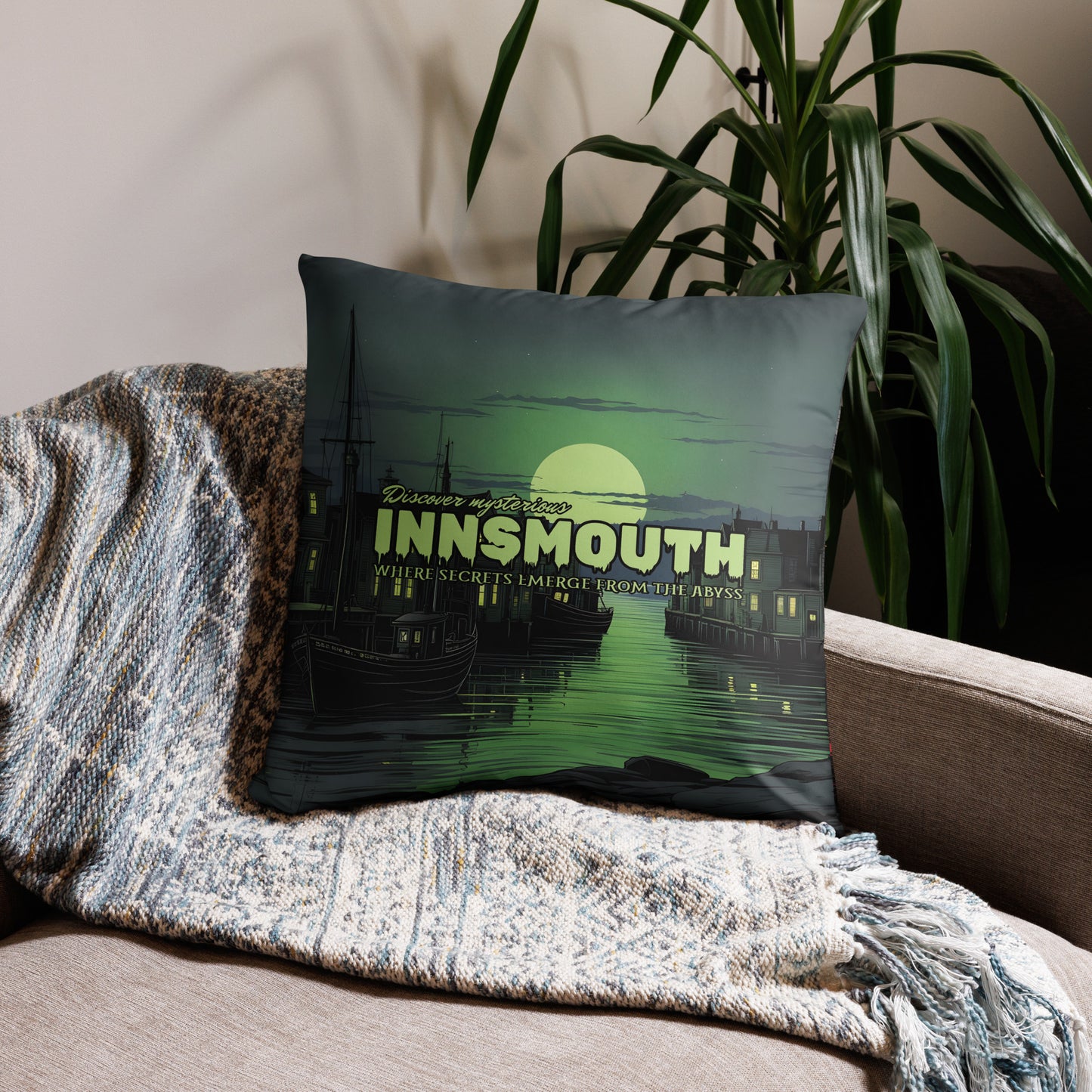 Explora la enigmática funda de almohada Innsmouth