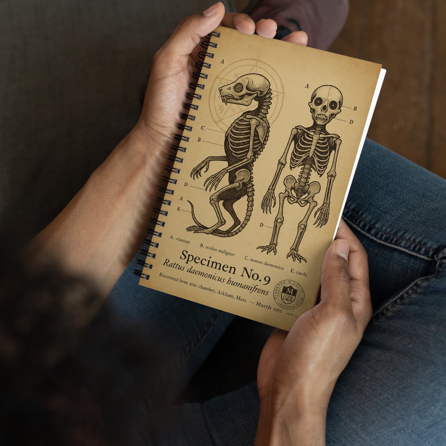 Découvertes anatomiques : spécimen Brown Jenkin n° 17, archives Miskatonic. Cahier à spirale.